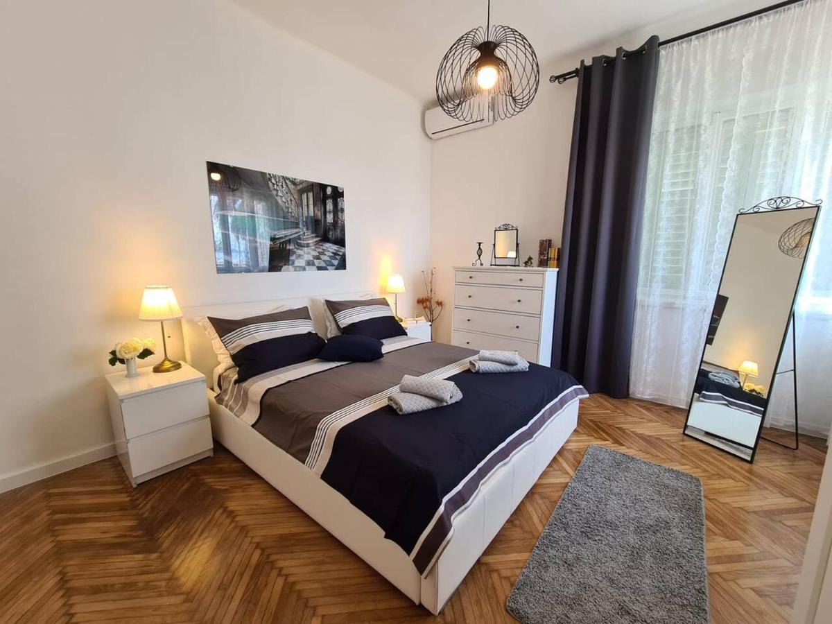 Luxury Apartment Lukas Orebić Buitenkant foto