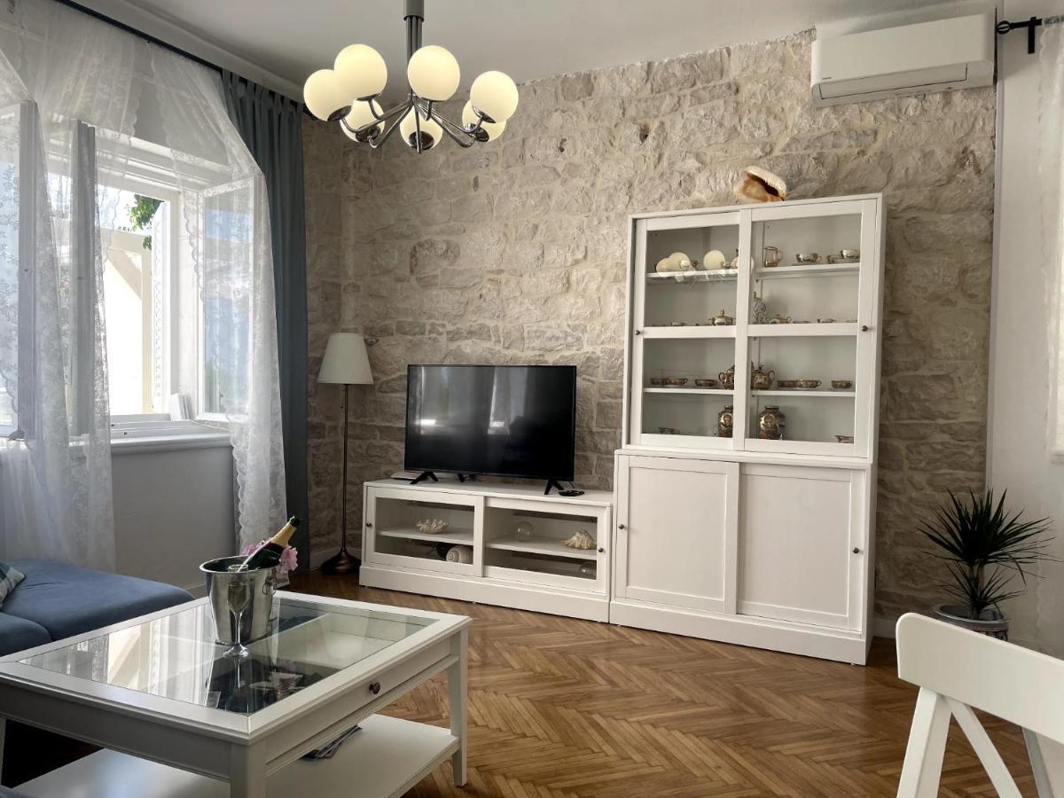 Luxury Apartment Lukas Orebić Buitenkant foto
